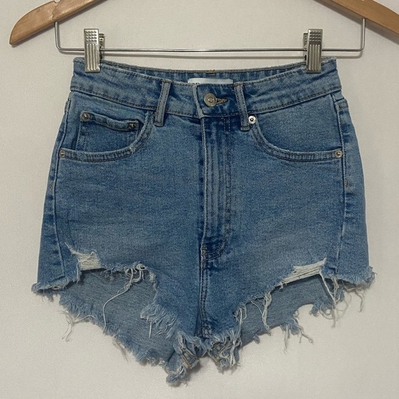 Zara EUC high waisted distressed cut off denim shorts size 0 - Picture 1 of 3